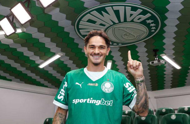 Palmeiras trás Khellven, sombra de Giay e Marcos Rocha